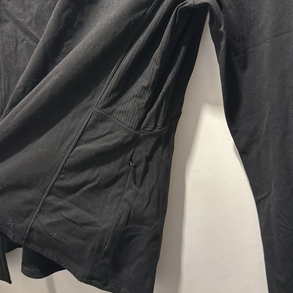 Spyder Athletic Top Size M. Stretch with great details! NWOT - Picture 2 of 7